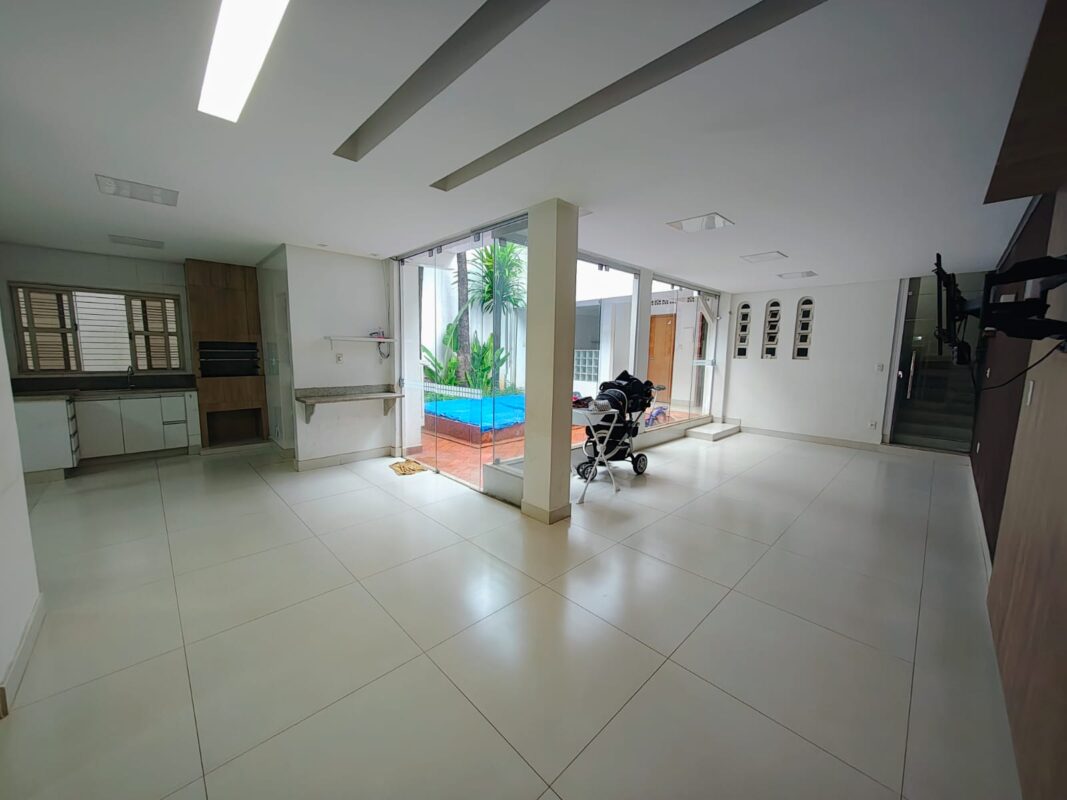Jardim América Goiânia, Sobrado 6 quartos, sendo 2 Suítes, piscina e jacuzzi em Goiânia