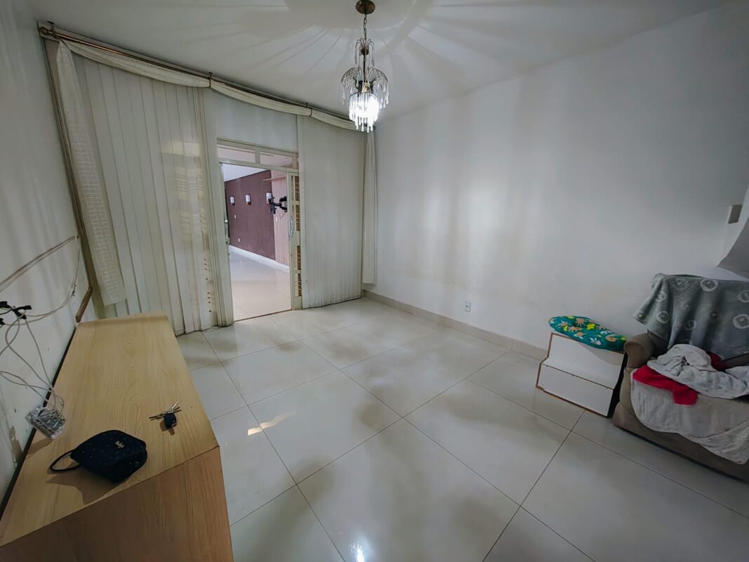 Jardim América Goiânia, Sobrado 6 quartos, sendo 2 Suítes, piscina e jacuzzi em Goiânia