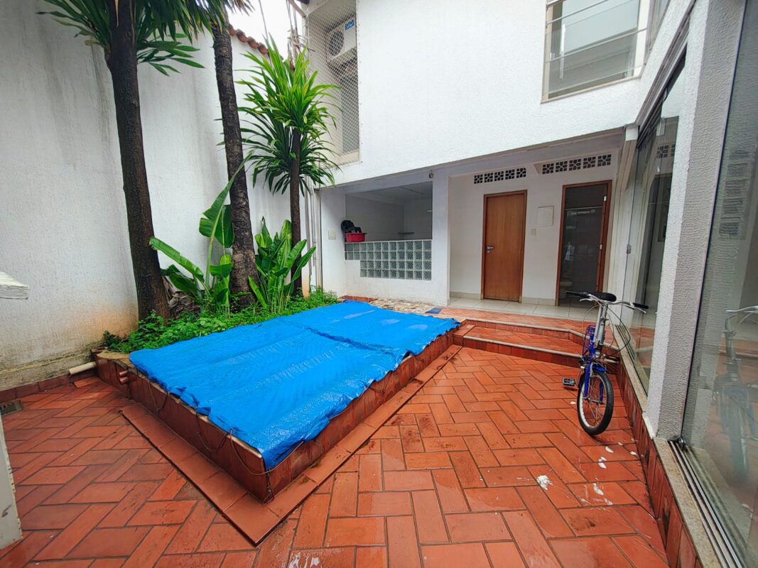 Jardim América Goiânia, Sobrado 6 quartos, sendo 2 Suítes, piscina e jacuzzi em Goiânia