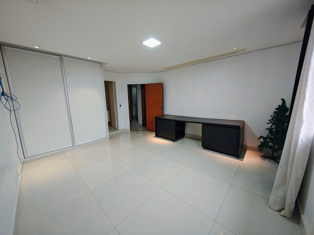 Jardim América Goiânia, Sobrado 6 quartos, sendo 2 Suítes, piscina e jacuzzi em Goiânia