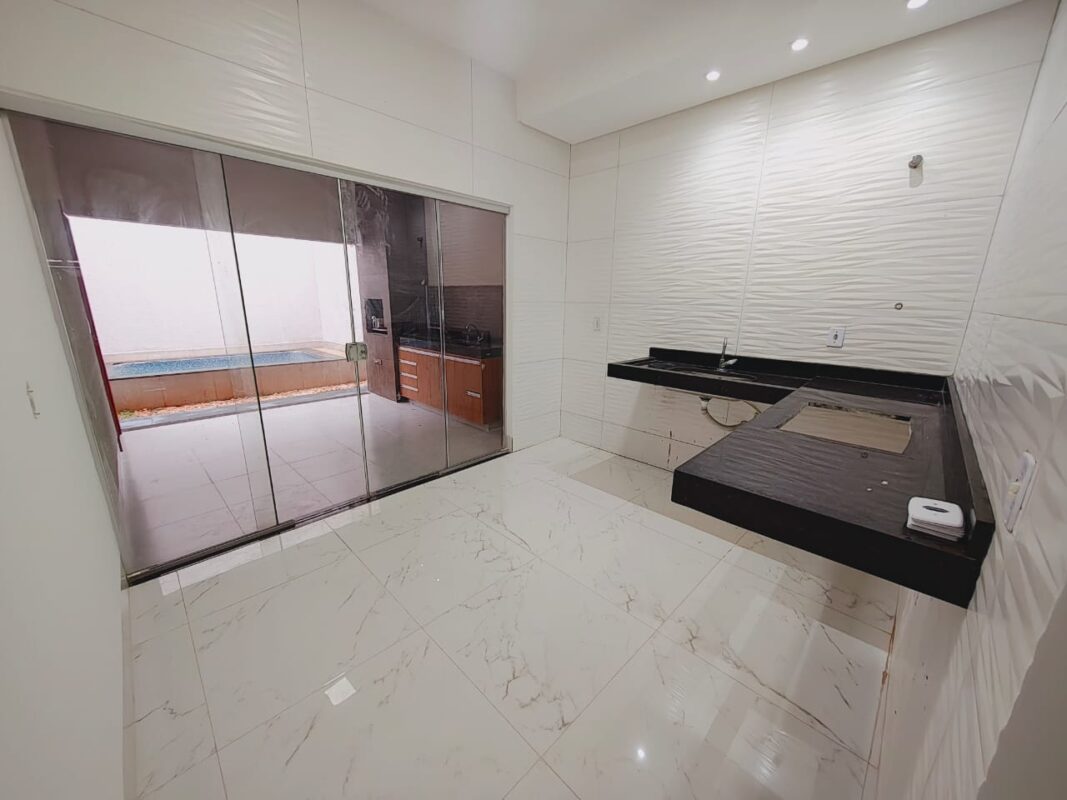 Senador Canedo – Casa 3 Quartos Com Suíte e Piscina em Senador Canedo