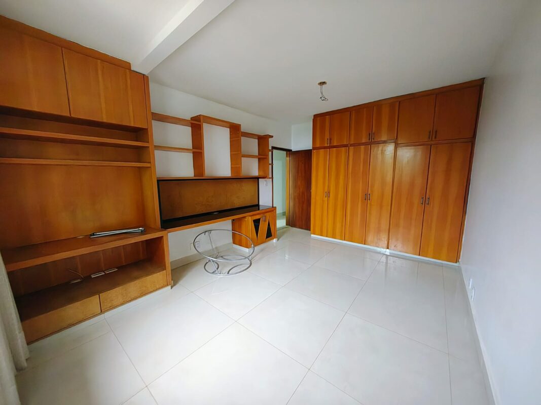 Jardim América Goiânia, Sobrado 6 quartos, sendo 2 Suítes, piscina e jacuzzi em Goiânia