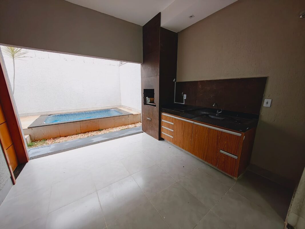 Senador Canedo – Casa 3 Quartos Com Suíte e Piscina em Senador Canedo