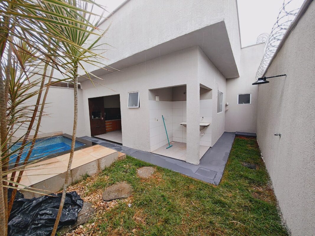 Senador Canedo – Casa 3 Quartos Com Suíte e Piscina em Senador Canedo