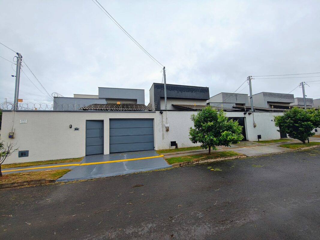 Senador Canedo – Casa 3 Quartos Com Suíte e Piscina em Senador Canedo