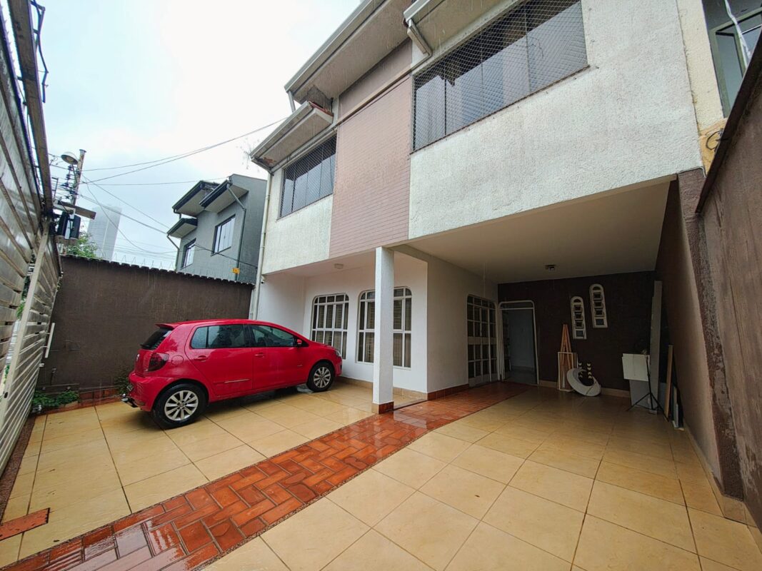 Jardim América Goiânia, Sobrado 6 quartos, sendo 2 Suítes, piscina e jacuzzi em Goiânia
