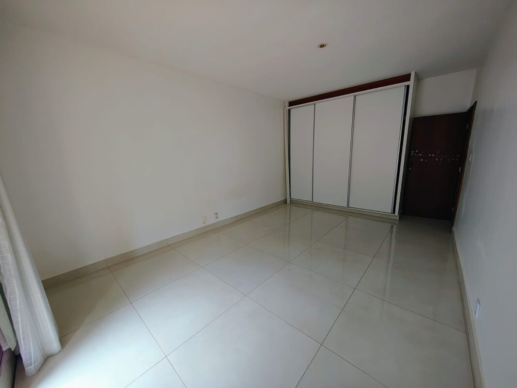 Jardim América Goiânia, Sobrado 6 quartos, sendo 2 Suítes, piscina e jacuzzi em Goiânia