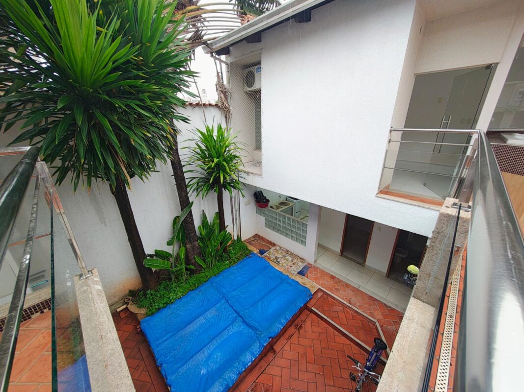 Jardim América Goiânia, Sobrado 6 quartos, sendo 2 Suítes, piscina e jacuzzi em Goiânia